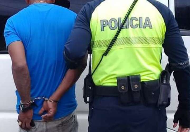 Transportistas y moradores de La Chorrera agarran a delincuente
