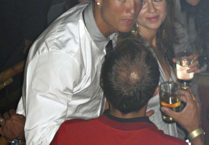 Fotografía de Cristiano Ronaldo junto a Kathryn Mayorga tomada en el 2009, en Las Vegas, Nevada. /AP