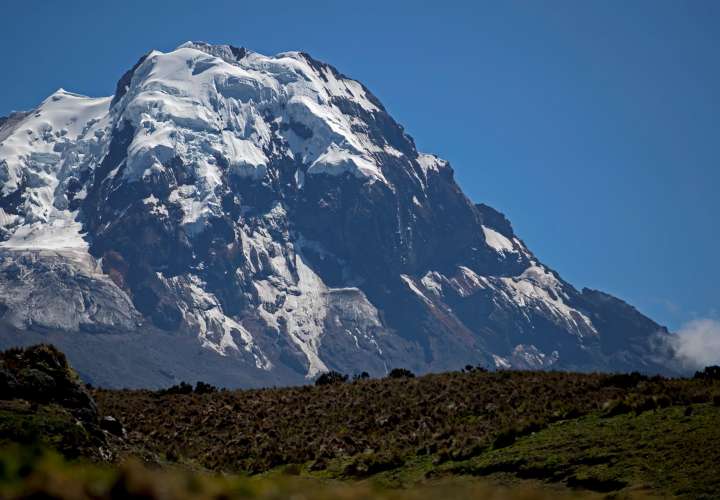 Mueren 8 alpinistas cuando ascendían a volcán en península rusa 