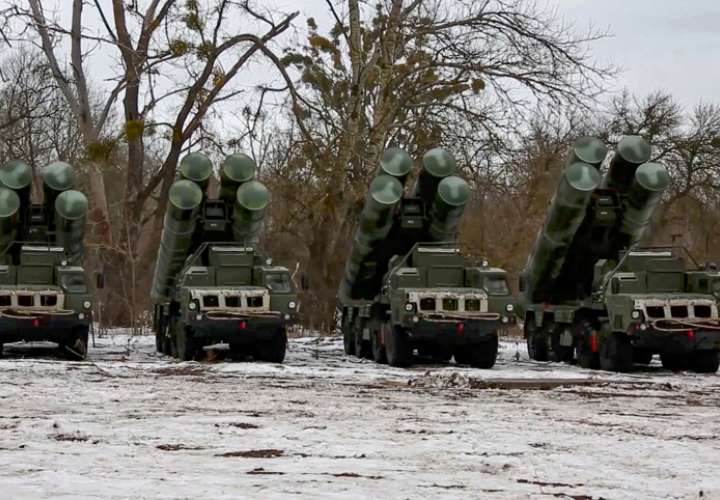 usia y Bielorrusia intensificaron este viernes sus ejercicios militares conjuntos con pruebas para repeler un ataque aéreo con fuego real. EFE