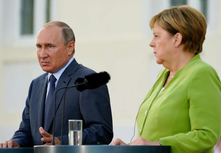 Merkel y Putin coinciden en necesidad de resolver crisis en Ucrania y Siria
