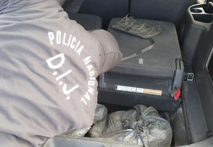 Incautan 26 paquetes de droga en un vehículo en La Chorrera [Video]