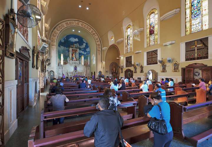 Iglesia Católica establece normas para asistencia a misas