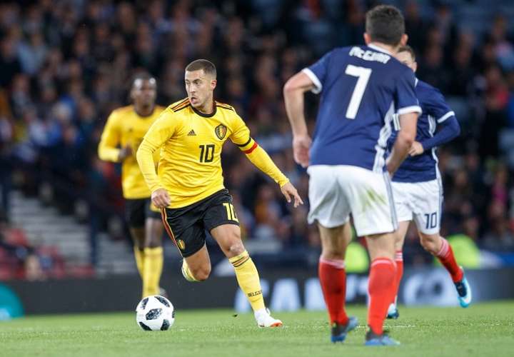 Eden Hazard (10), capitán de la selección belga, fue uno de los hombres claves del partido./ AP
