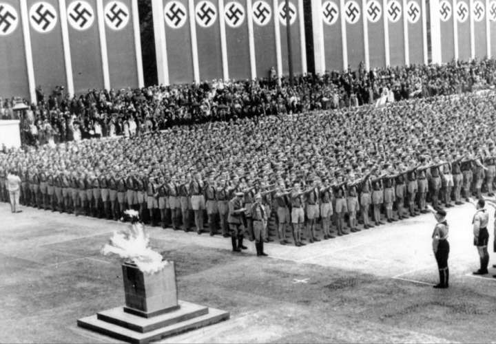 Imágenes de la ceremonia de apertura de los Juegos Olímpicos en la Alemania nazi. /Foto: Archivo AP