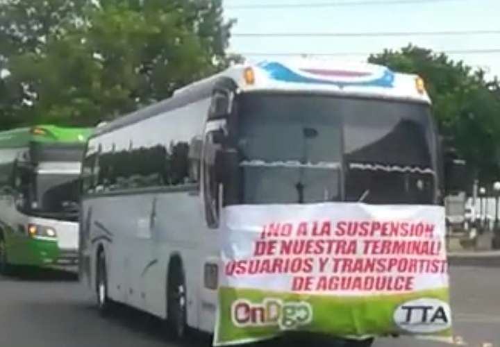Transportistas salen a las calles a defender la terminal de Aguadulce