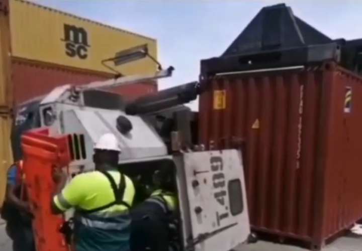 Trabajador se accidenta en puerto de Cristóbal (Video)