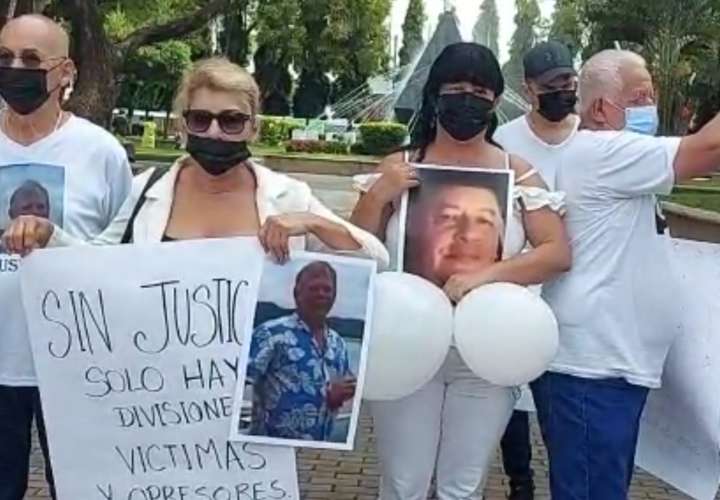 Realizan manifestación pacífica por homicidio de estadounidense y piloto panameño