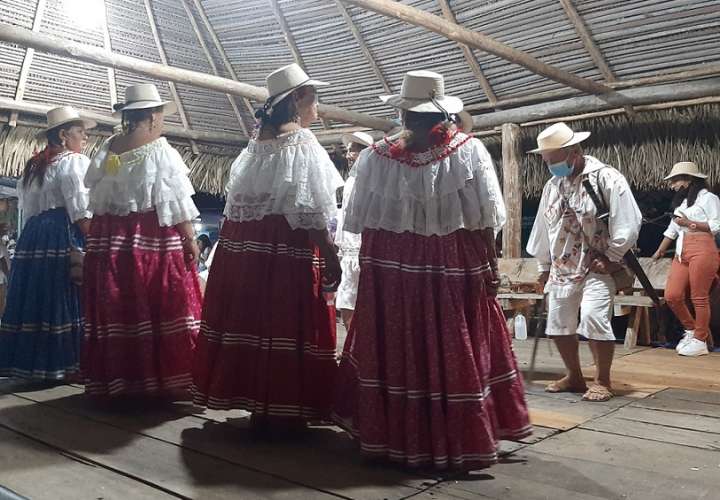 El Festival Nacional del Manito,  incluye presentaciones artísticas, desfile de manifestaciones folklóricas, el tradicional matrimonio campesino, además de bailes típicos.