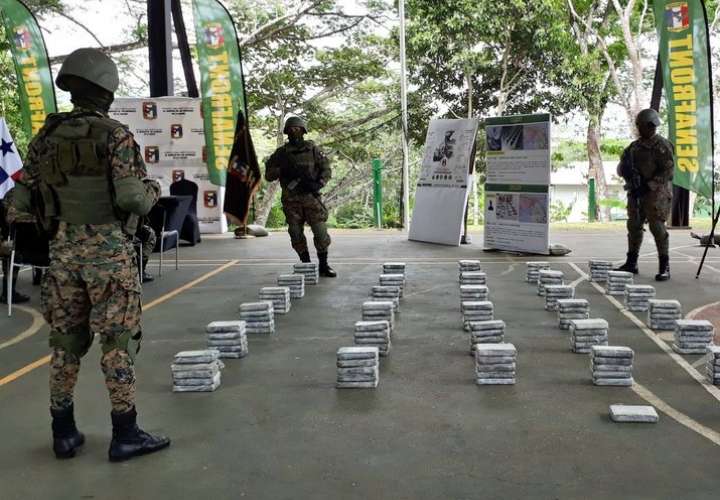 Incautan 232 paquetes de cocaína y fusiles Ak-47 en operación "Navaja"