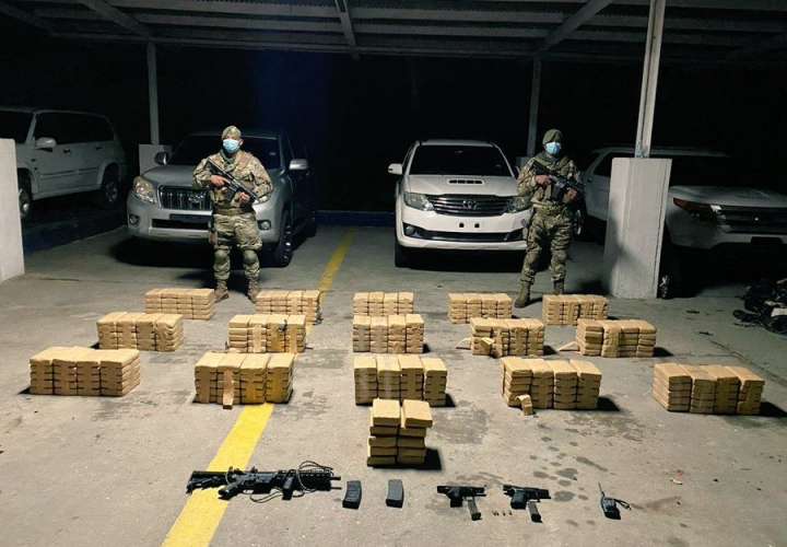 Decomisan más de 600 paquetes de droga, armas y municiones en Chame y Río Hato