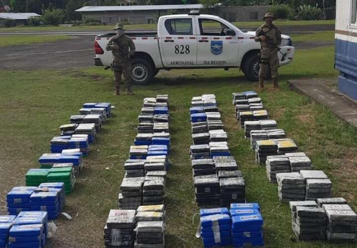 Incautan más 900 paquetes de droga en una lancha en Isla Bastimento