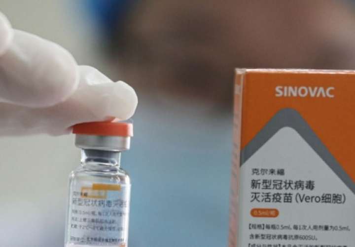 Aprueban uso de emergencia de la vacuna china de la farmacéutica SinovaC