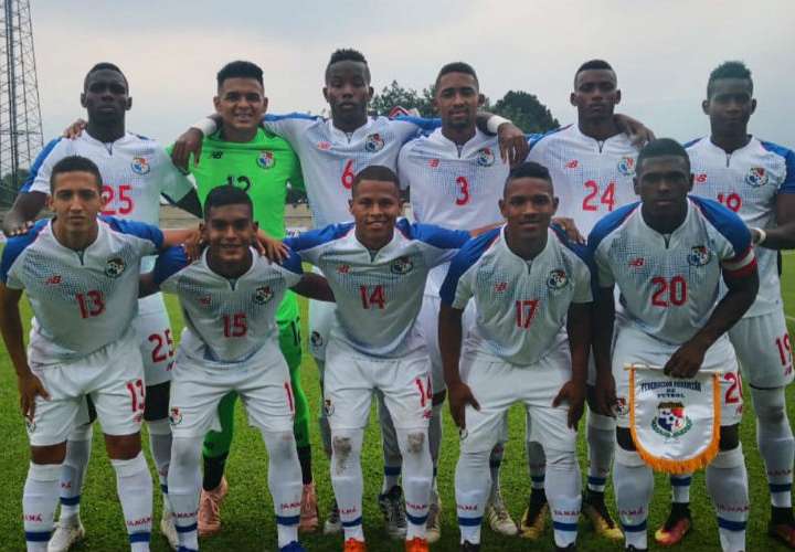 El equipo titular que utilizó hoy viernes la Sub-20 de Fútbol de Panamá en el amistoso ante su similar de Colombia. Foto: Fepafut