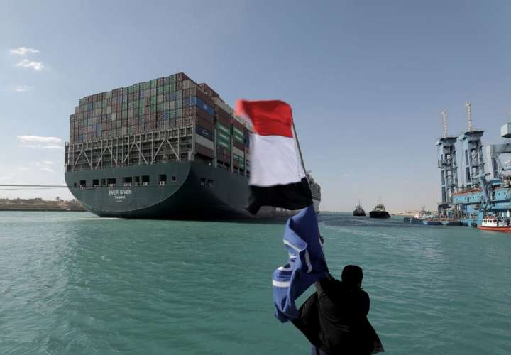 Canal de Panamá analiza cómo enfrentar una situación como la de Suez