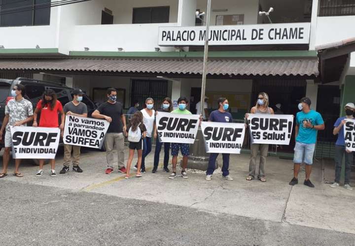 Atletas piden apoyo a autoridades municipales de Chame para practicar surf 
