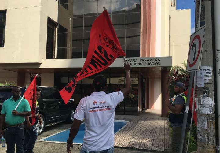 Varela amenaza con intervenir en huelga del Suntracs