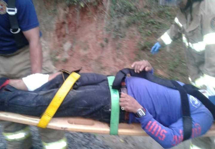 Nueve pasajeros heridos por vuelco de pick up en Tambo