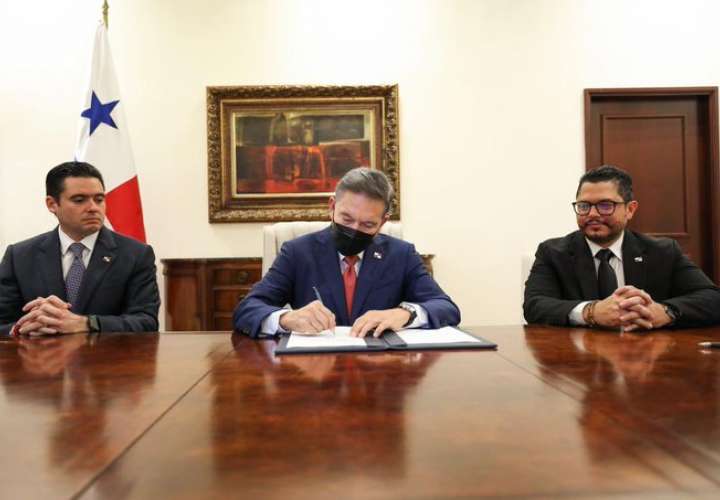Roger Tejada toma posesión como nuevo ministro de Gobierno