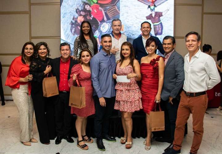 Parte de los participantes de la celebración en Terpel. Foto / Cortesía.