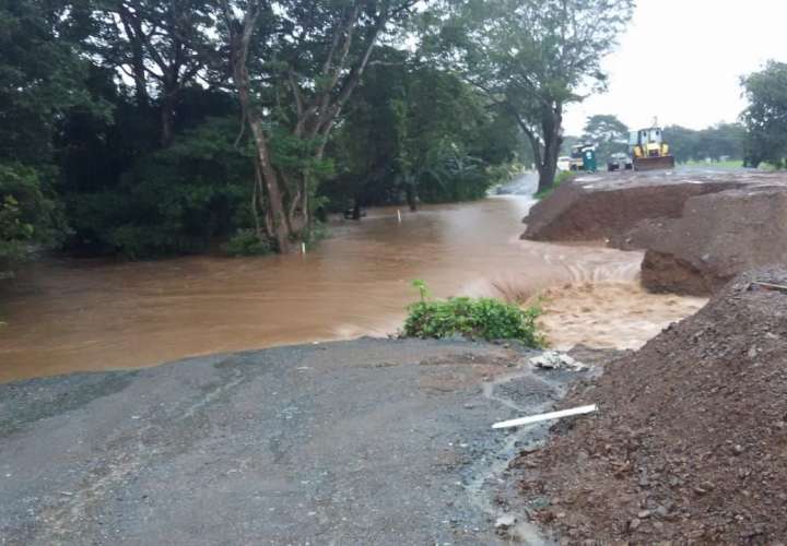 Fuertes lluvias causan estragos en Tonosí
