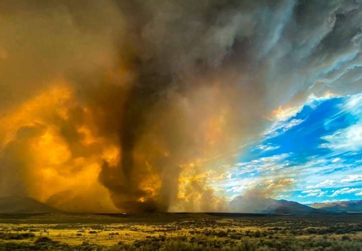 ¿Qué más en el 2020? Tornado de fuego en California (Video) 