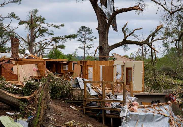 Tornados azotan el sur de EE.UU. dejando al menos 20 muertos