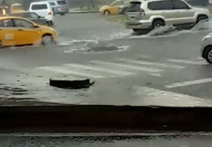 Calles anegadas de agua [Video]