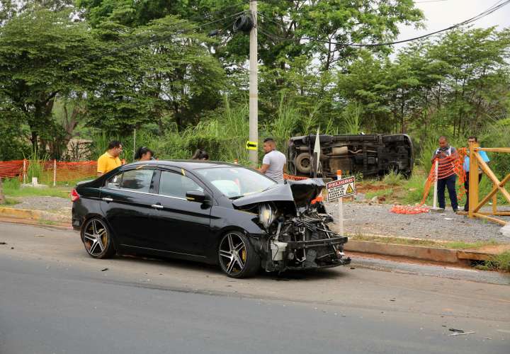 El tráfico vehicular se vio afectado en ambas direcciones. /  Foto: Edwards Santos