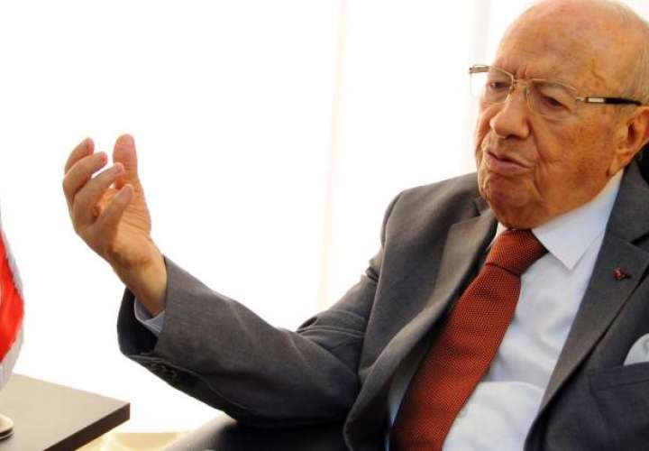 El presidente de Túnez está hospitalizado y en estado crítico