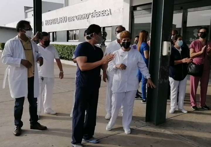 Personal de hospital Luis "Chicho" Fábrega exigen pago de turnos extras