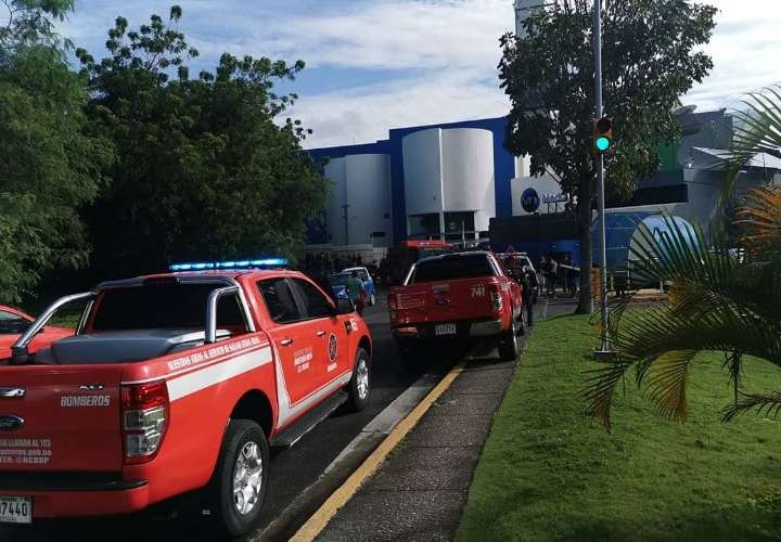 Personal de TVN fue evacuado de las instalaciones 