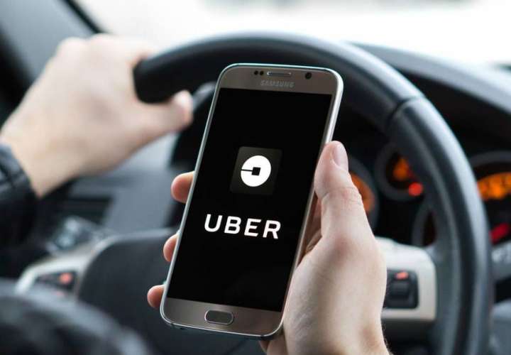 Corte en California ordena considerar como empleados a choferes de Uber y Lyft