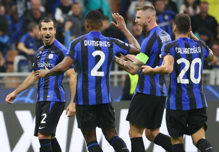 Los jugadores del Inter festejan uno de sus goles. /Foto: EFE
