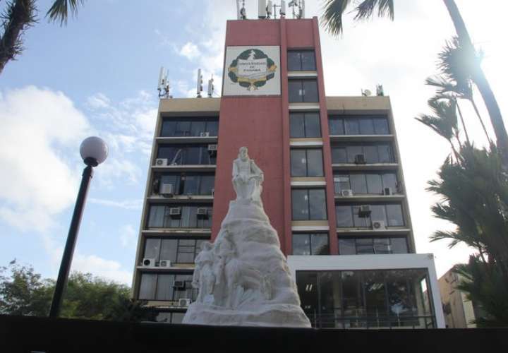Presidente Cortizo reitera compromiso con Universidad de Panamá