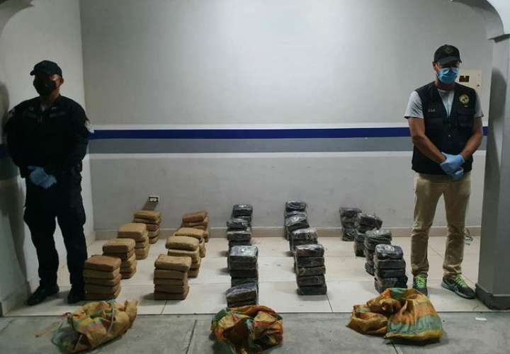 Busito cargaba más 100 paquetes de droga en Las Uvas