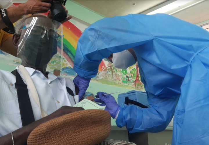 Más de 16 mil adultos mayores se vacunaron ayer en San Miguelito [Video]