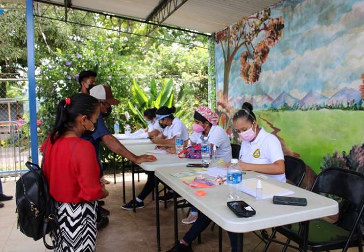 Los jóvenes siguen acudiendo a recibir su dosis de Pfizer en esta jornada que se extiende hasta el domingo 22 de agosto en Veraguas.