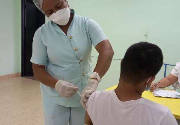 Vacunan a rezagados en Panamá Oeste 