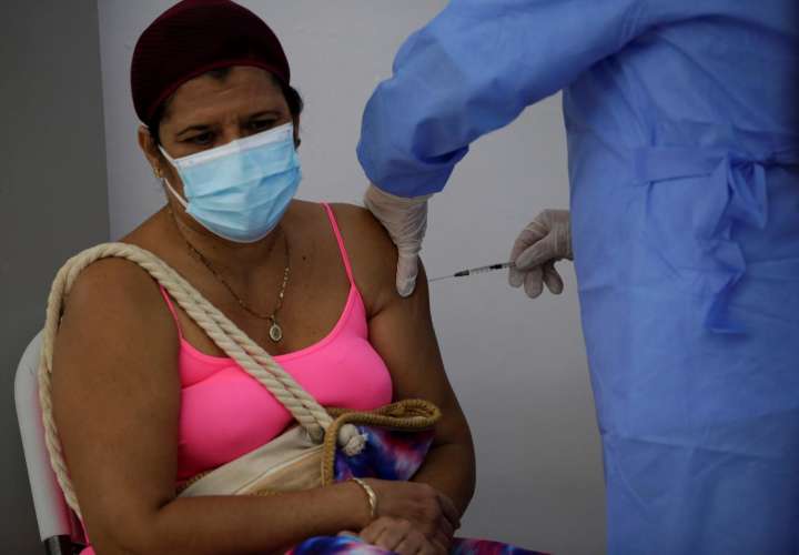 Panamá autoriza uso de emergencia de vacuna bivalente Pfizer