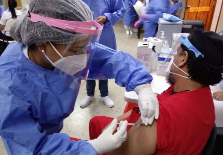 CAF apoyará con 1.000 millones de dólares para vacunación y salud