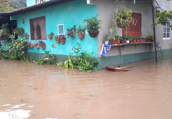 Evalúan daños en 30 viviendas tras fuertes lluvias en Valle de Antón