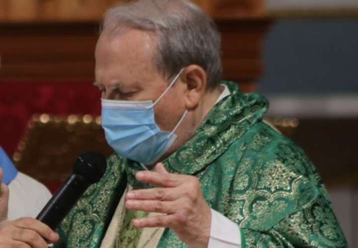 Monseñor Varela se encuentra hospitalizado