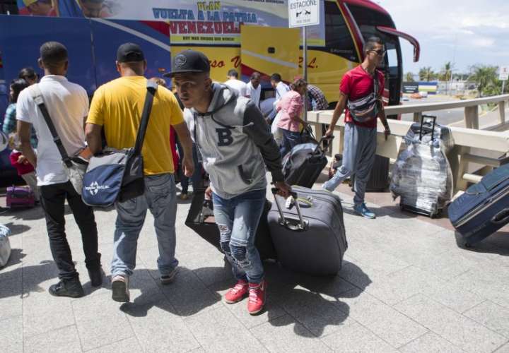 Cerca de 300 venezolanos salen desde Quito en aviones de Plan Vuelta a Patria