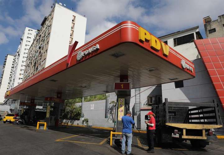 Venezuela dará gasolina a sectores esenciales ante la escasez "por sanciones"