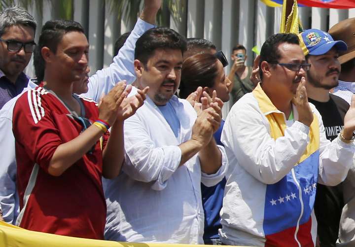El presidente de Panamá protesta por detención del jefe de despacho de Guaidó
