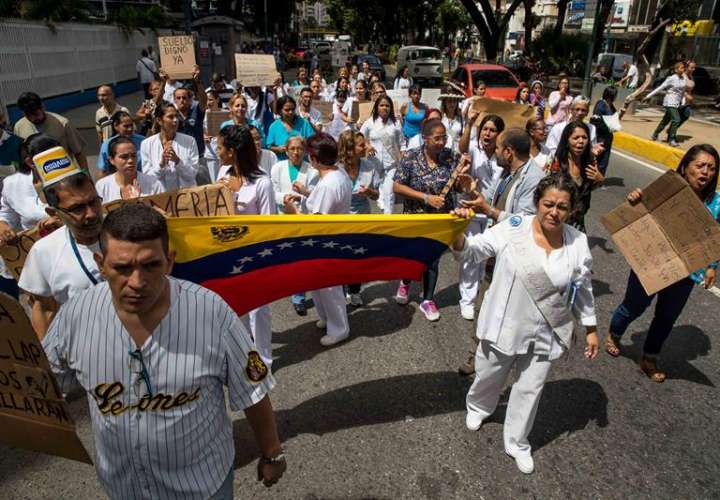 Venezuela atraviesa una profunda crisis económica con una inflación diaria de 4 %, escasez de alimentos y medicinas y fallos en los servicios públicos. EFEArchivo
