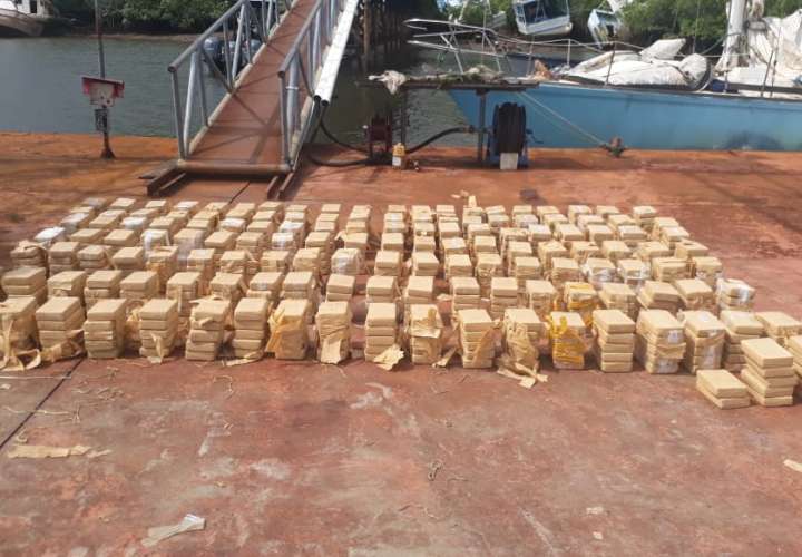 Tres colombianos para el bote por transportar 712 paquetes de droga