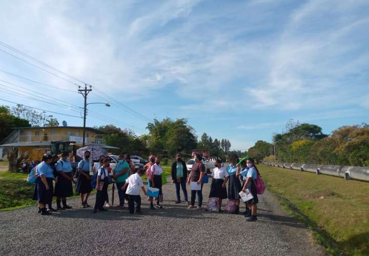 Comunidad educativa de La Yeguada se levanta por falta de docentes 