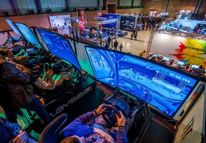 Asistentes al mayor festival de eSports y videojuegos del mundo, el DreamHack, celebrado en Sevilla del 14 al 16 de diciembre pasados. EFE/Archivo